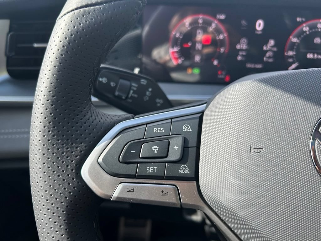 New 2026 Volkswagen Tiguan SE R-Line FWD image 20