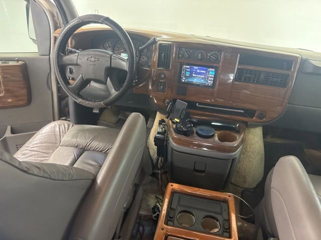 Used 2003 Chevrolet Express 1500 w/ Preferred Equipment Group 4 RWD image 20