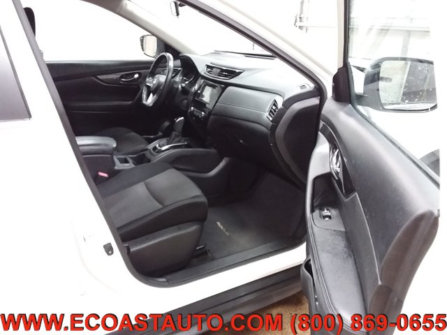 Used 2017 Nissan Rogue SV AWD/4WD image 13