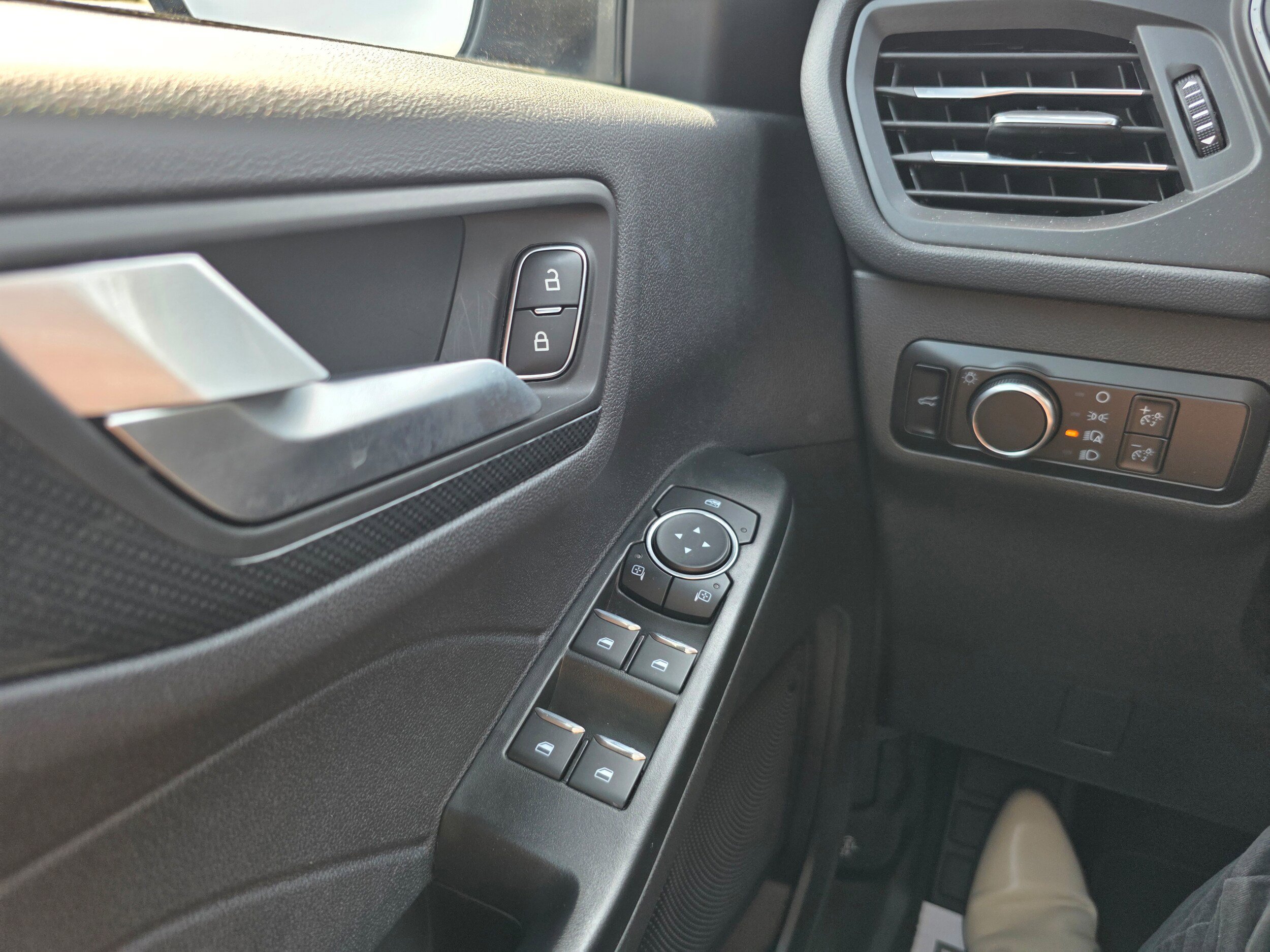 Certified 2023 Ford Escape ST-Line w/ Tech Pack #1 image 18