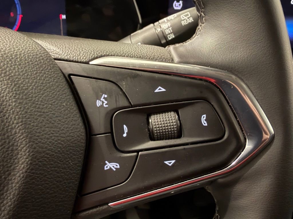 Used 2025 Chevrolet Trax LT w/ LT Convenience Package image 21