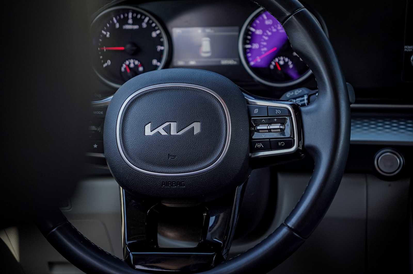 Certified 2024 Kia Carnival LX image 23