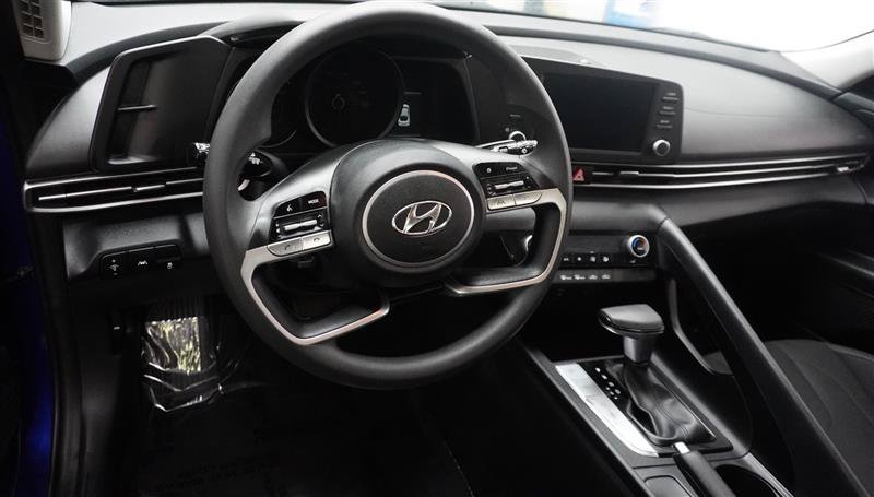 Used 2022 Hyundai Elantra SEL FWD image 11