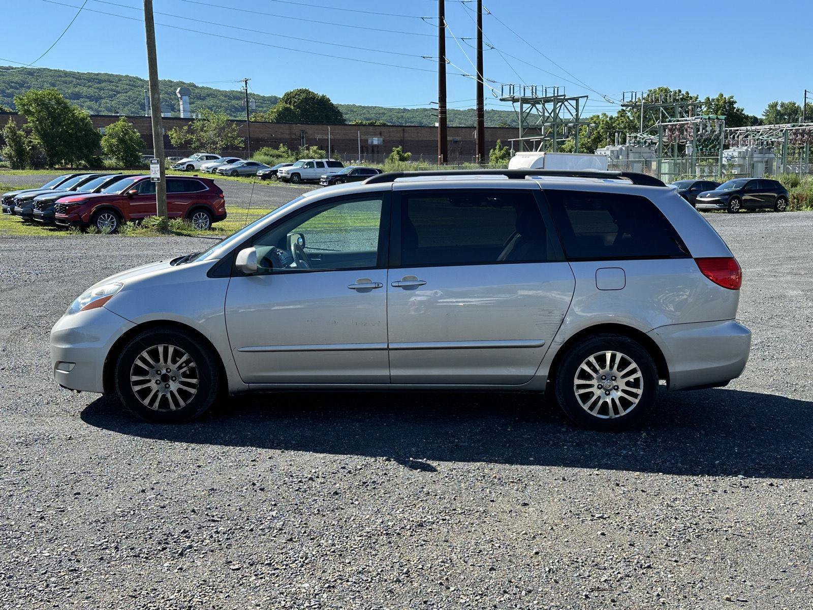 Used 2010 Toyota Sienna XLE FWD image 5