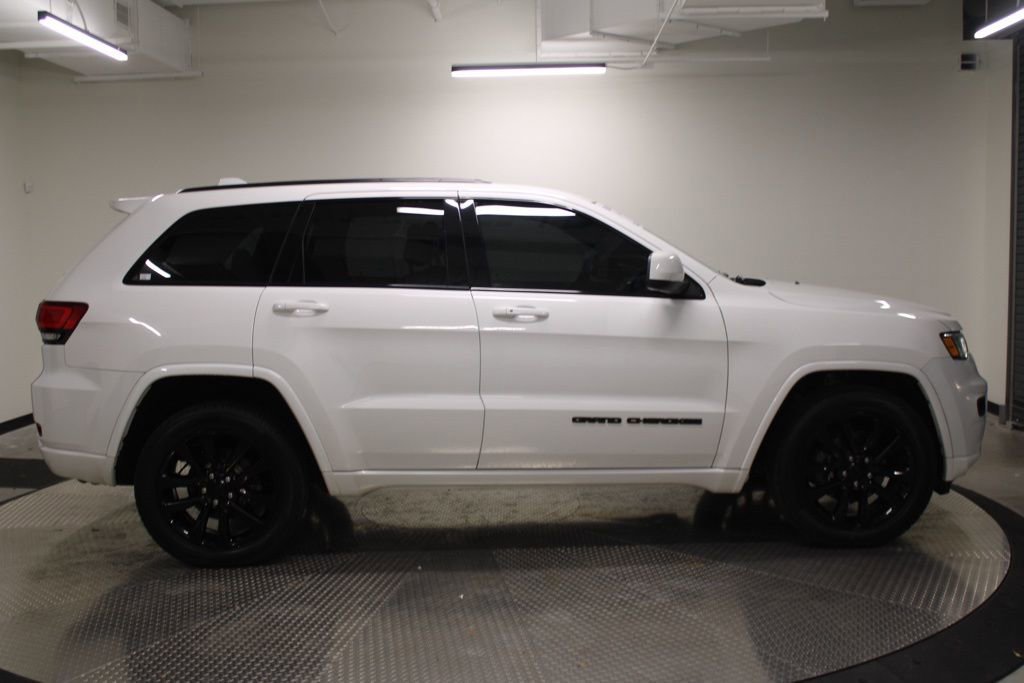 Used 2019 Jeep Grand Cherokee Altitude AWD/4WD image 8