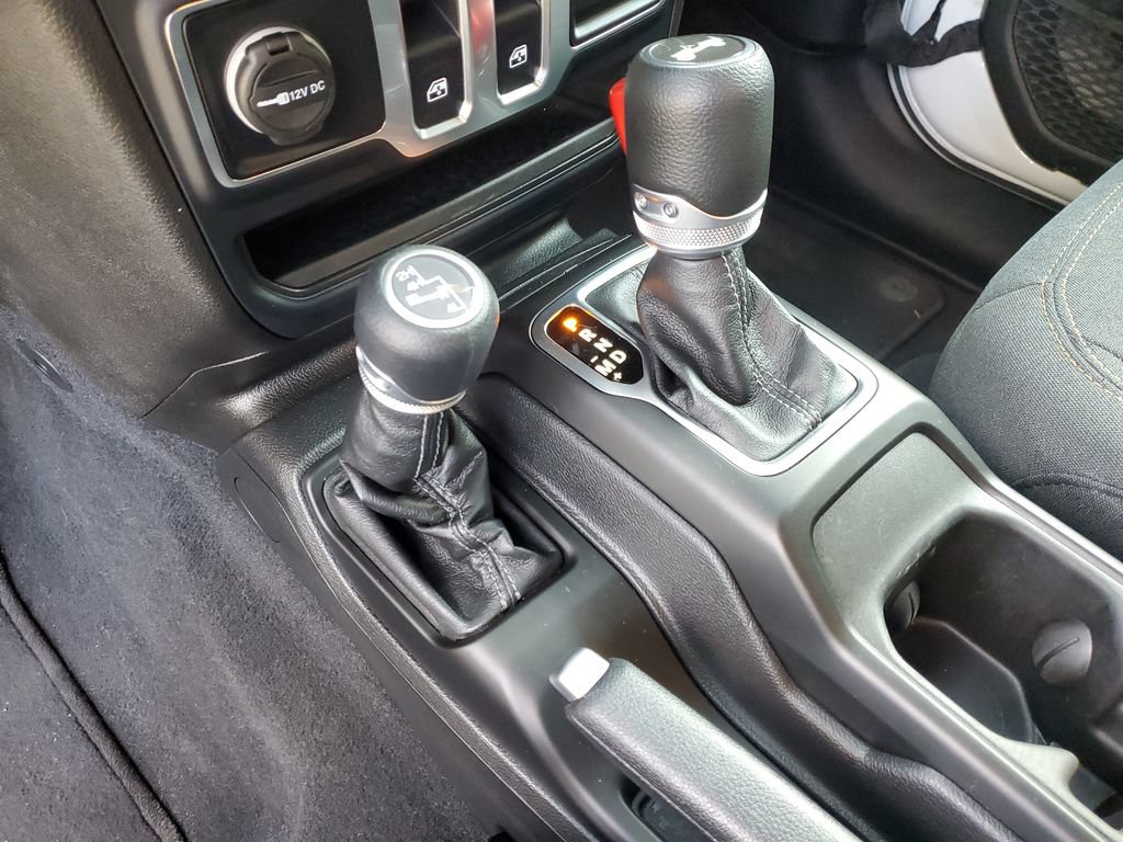 Used 2025 Jeep Wrangler Sport AWD/4WD image 29