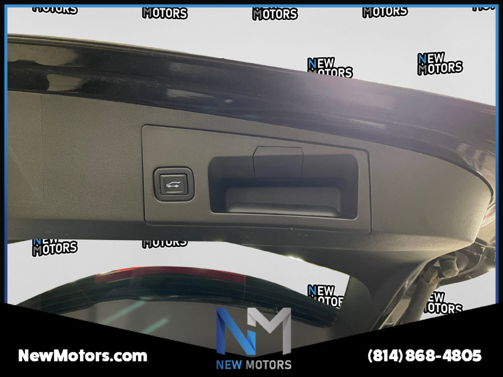 Used 2022 Cadillac XT5 Sportv w/ LPO, ONYX Package AWD/4WD image 18