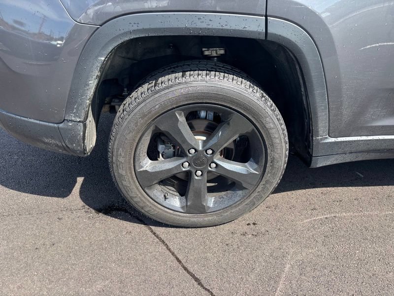 Used 2023 Jeep Grand Cherokee Altitude AWD/4WD image 15