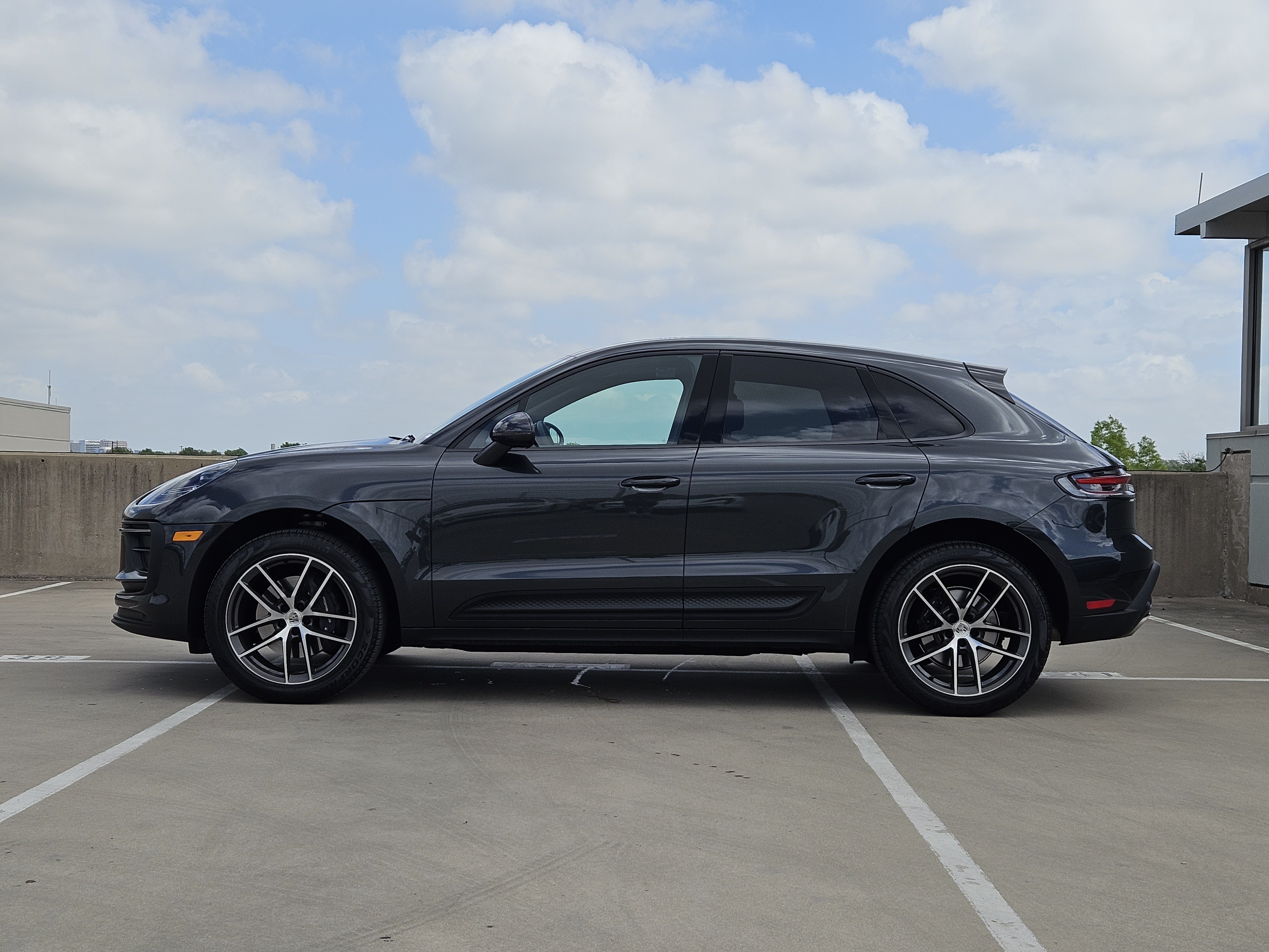 Certified 2026 Porsche Macan AWD/4WD image 2