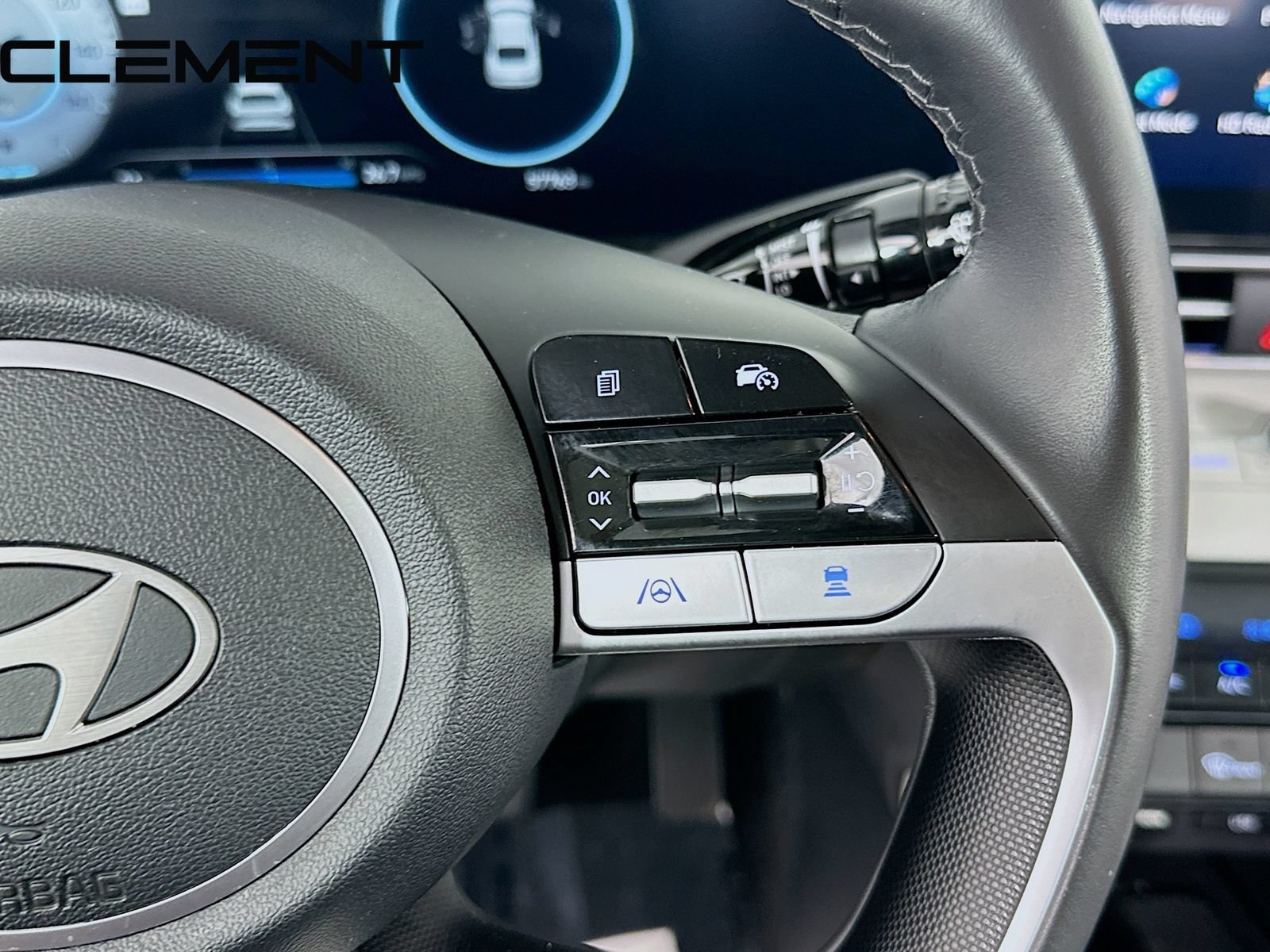 Certified 2024 Hyundai Elantra Limited FWD image 17