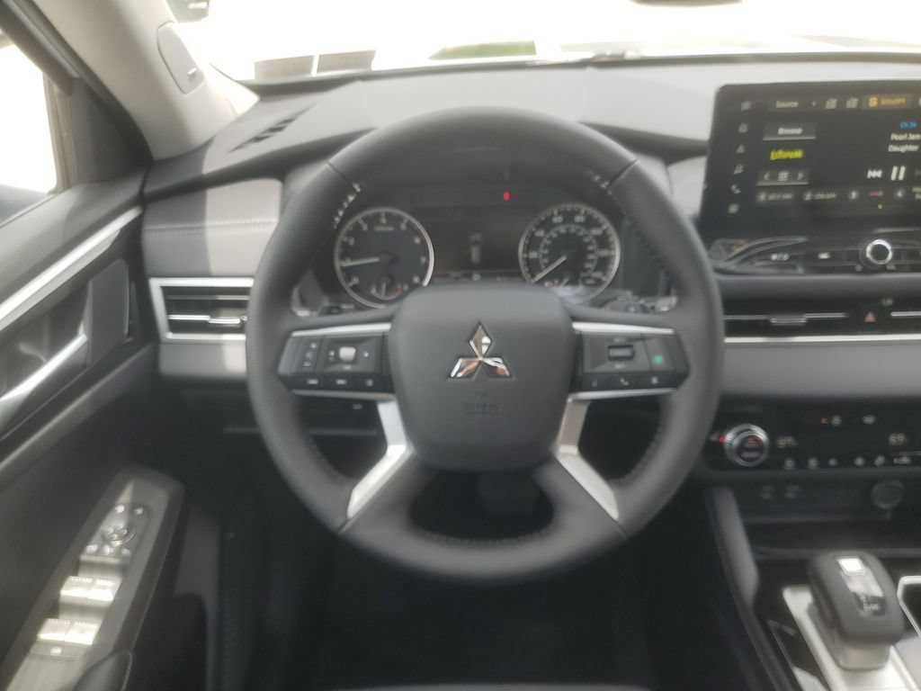 New 2026 Mitsubishi Outlander AWD image 15
