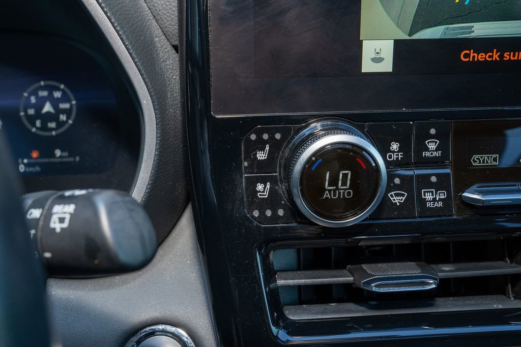 Used 2023 Toyota Highlander Limited image 17