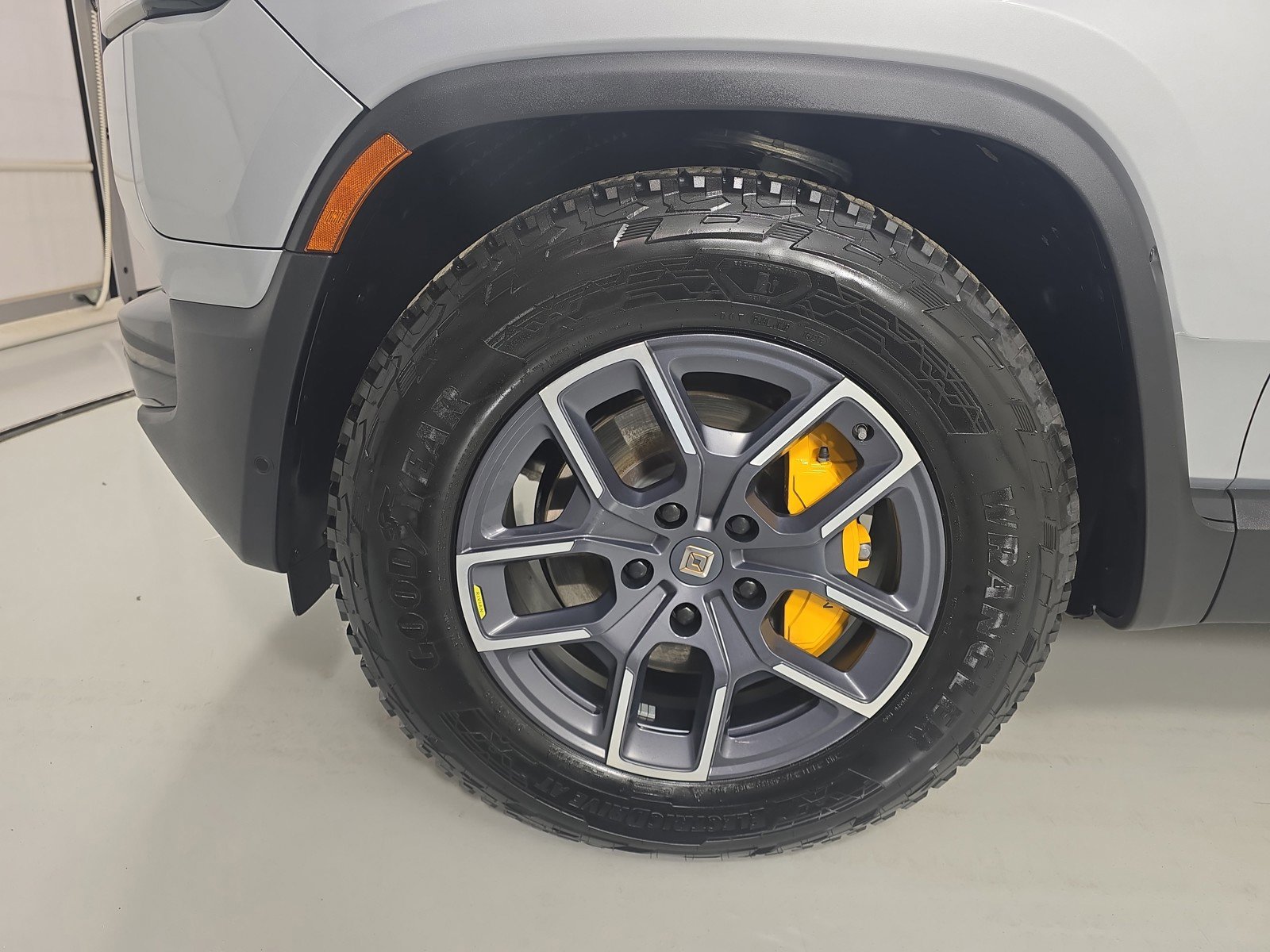 Used 2023 Rivian R1T Adventure AWD/4WD image 9