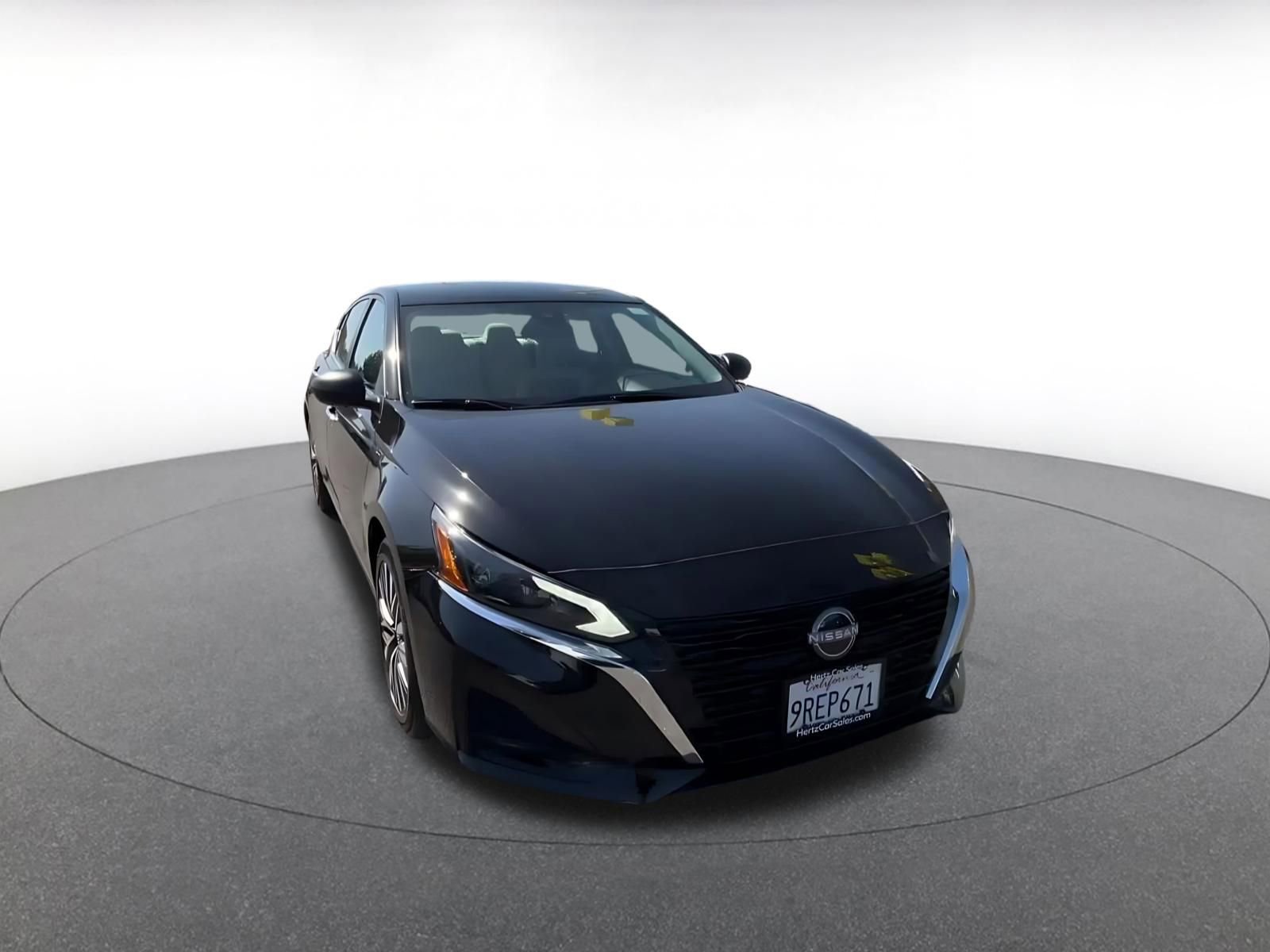 Used 2025 Nissan Altima 2.5 SV image 3