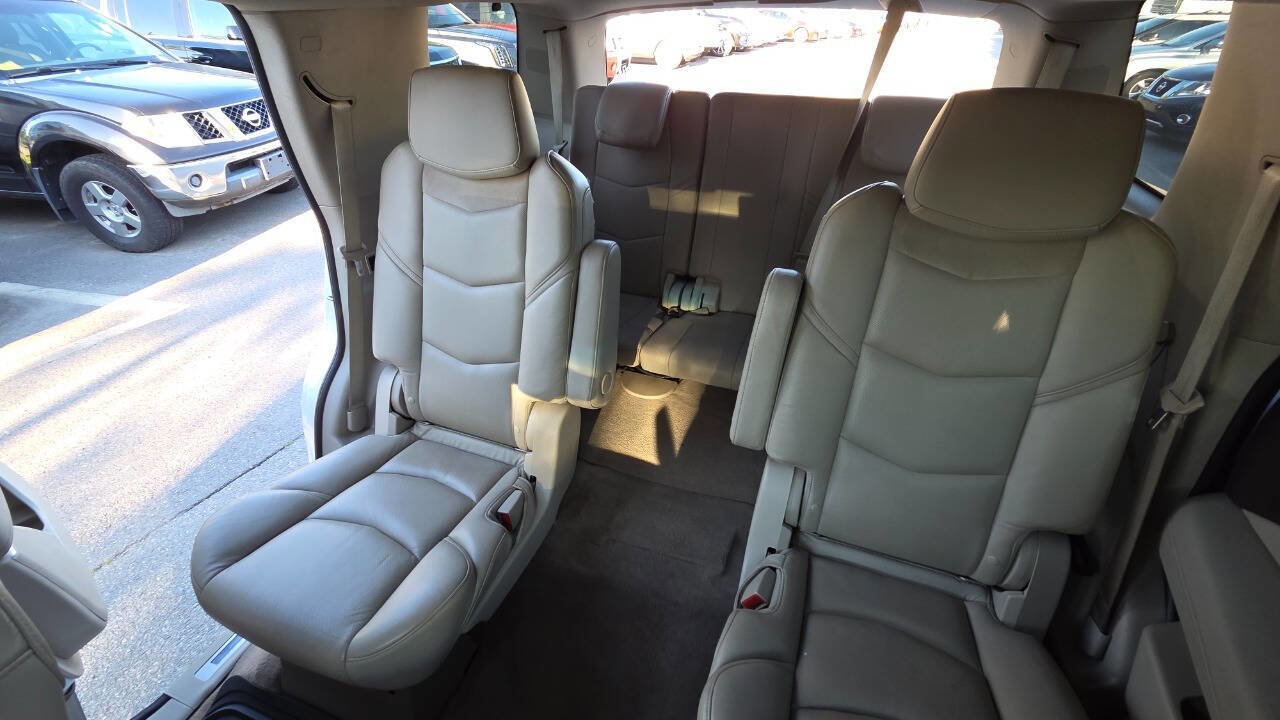 Used 2017 Cadillac Escalade Luxury AWD/4WD image 34