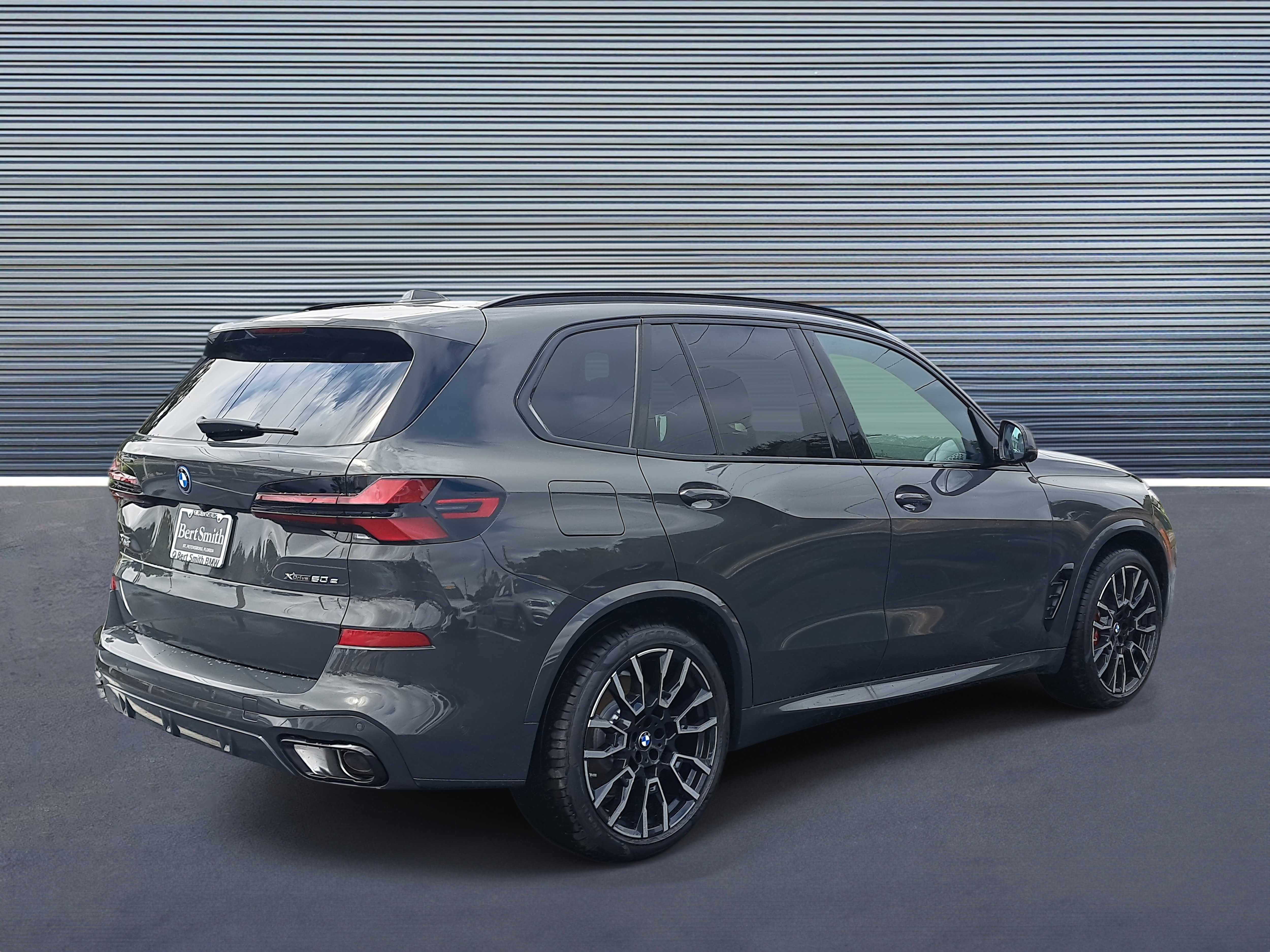 New 2026 BMW X5 xDrive50e w/ M Sport Package image 3