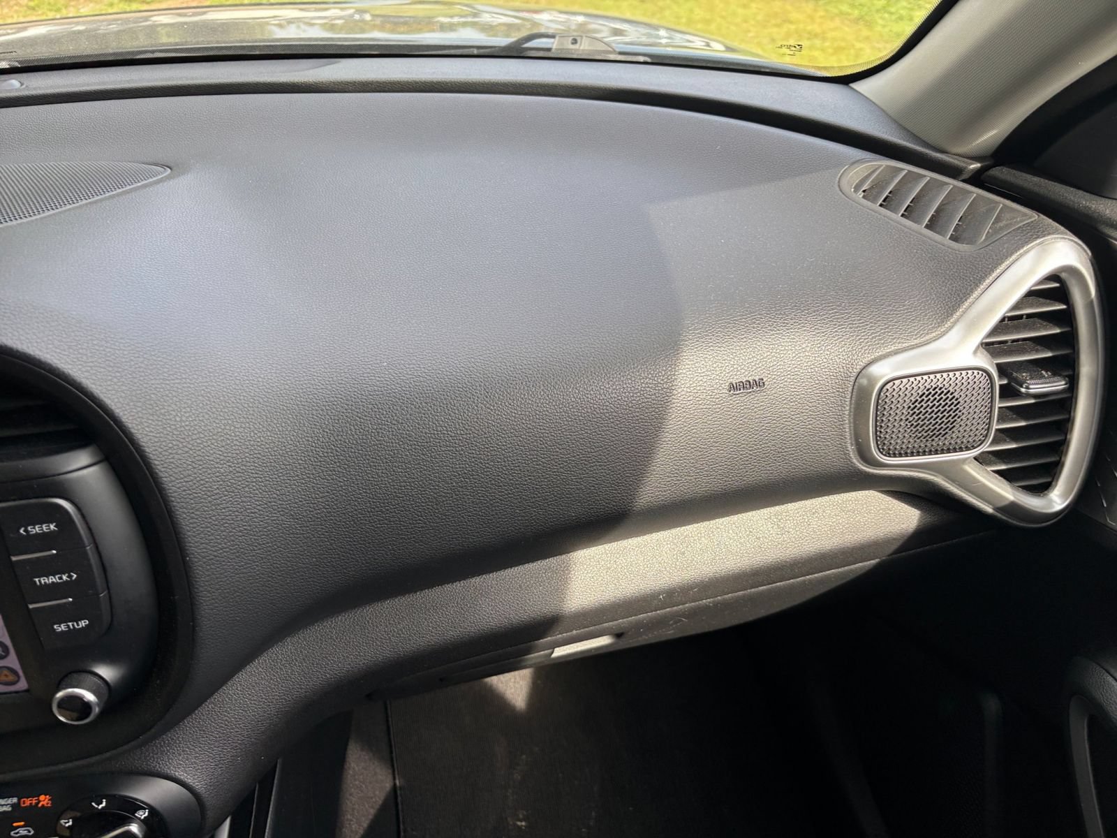 Used 2025 Kia Soul LX w/ LX Technology Package FWD image 32
