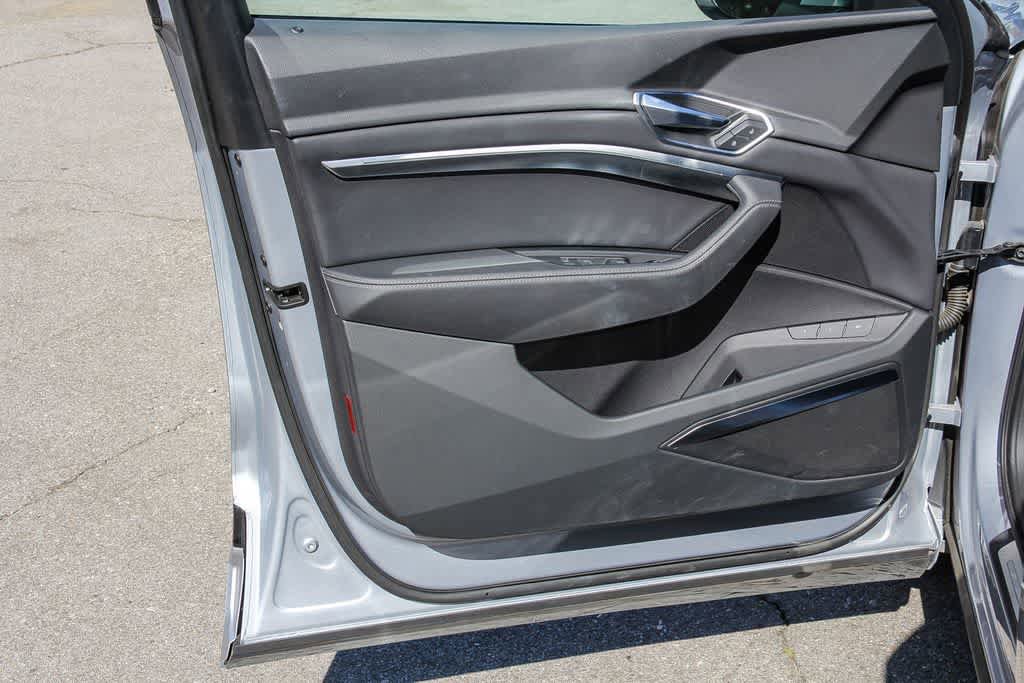 Used 2023 Audi e-tron Premium Plus w/ Premium Plus Package image 19