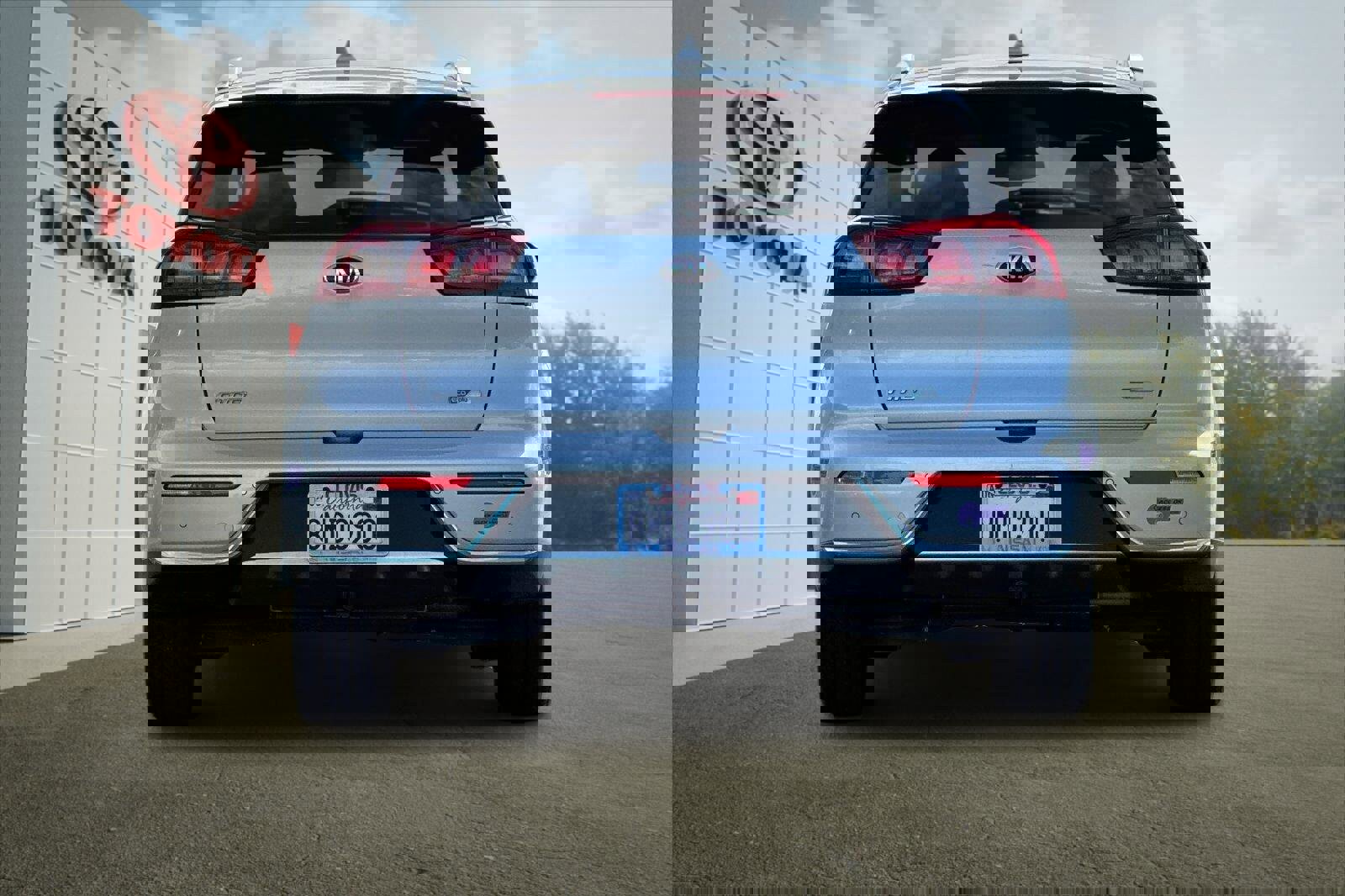 Used 2019 Kia Niro EX Premium w/ Sunroof Package image 4