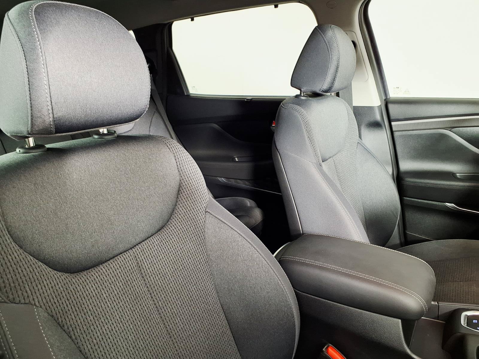 Used 2019 Hyundai Santa Fe SEL FWD image 10