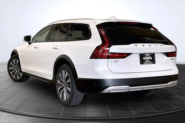 Certified 2025 Volvo V90 B6 Cross Country Plus AWD/4WD image 15