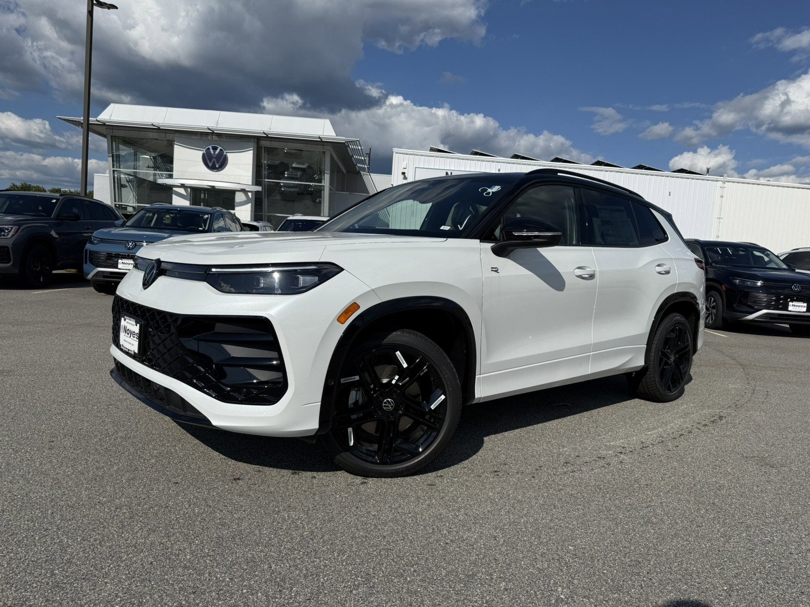 New 2025 Volkswagen Tiguan SE R-Line