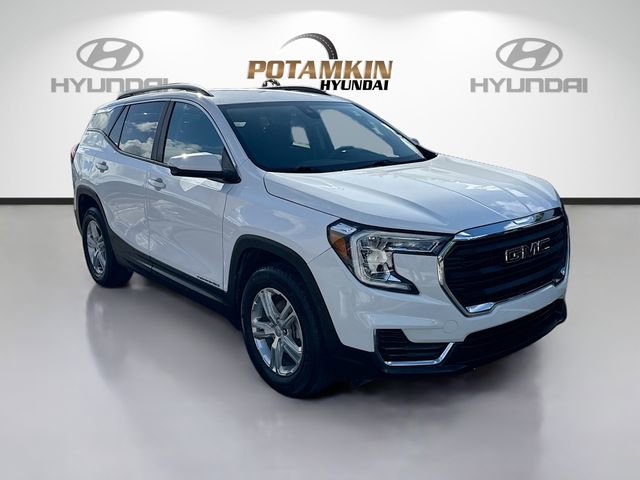 Used 2023 GMC Terrain SLE w/ Driver Convenience Package image 3