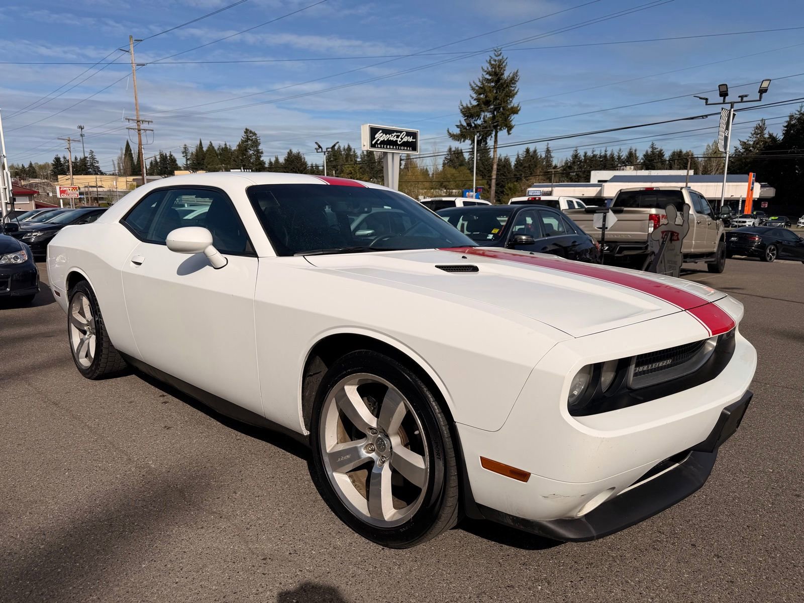 Used 2014 Dodge Challenger SXT RWD image 4