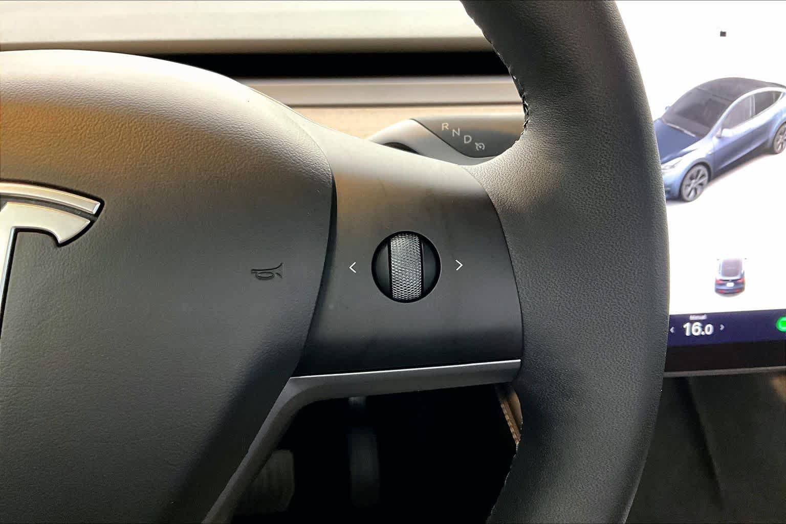 Used 2024 Tesla Model Y 2WD image 23