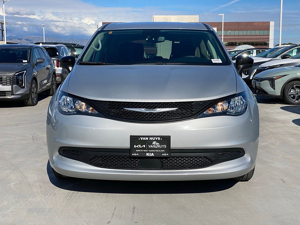 Used 2024 Chrysler Voyager LX FWD image 9