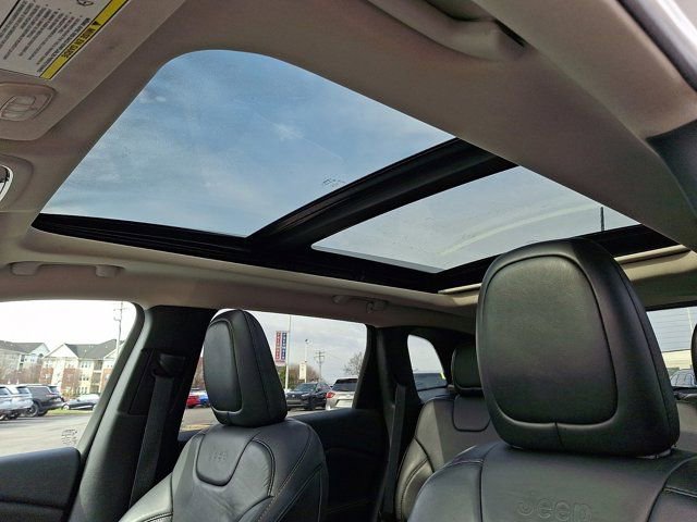 Used 2016 Jeep Cherokee Limited image 18