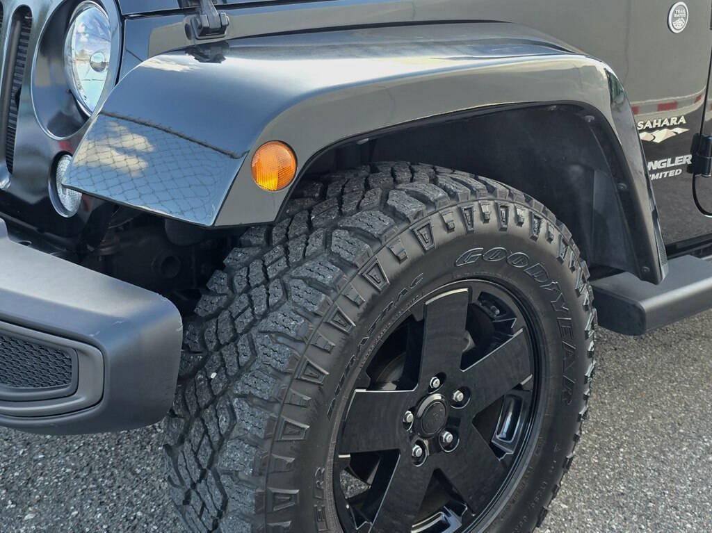 Used 2012 Jeep Wrangler Unlimited Sahara w/ Connectivity Group AWD/4WD image 24