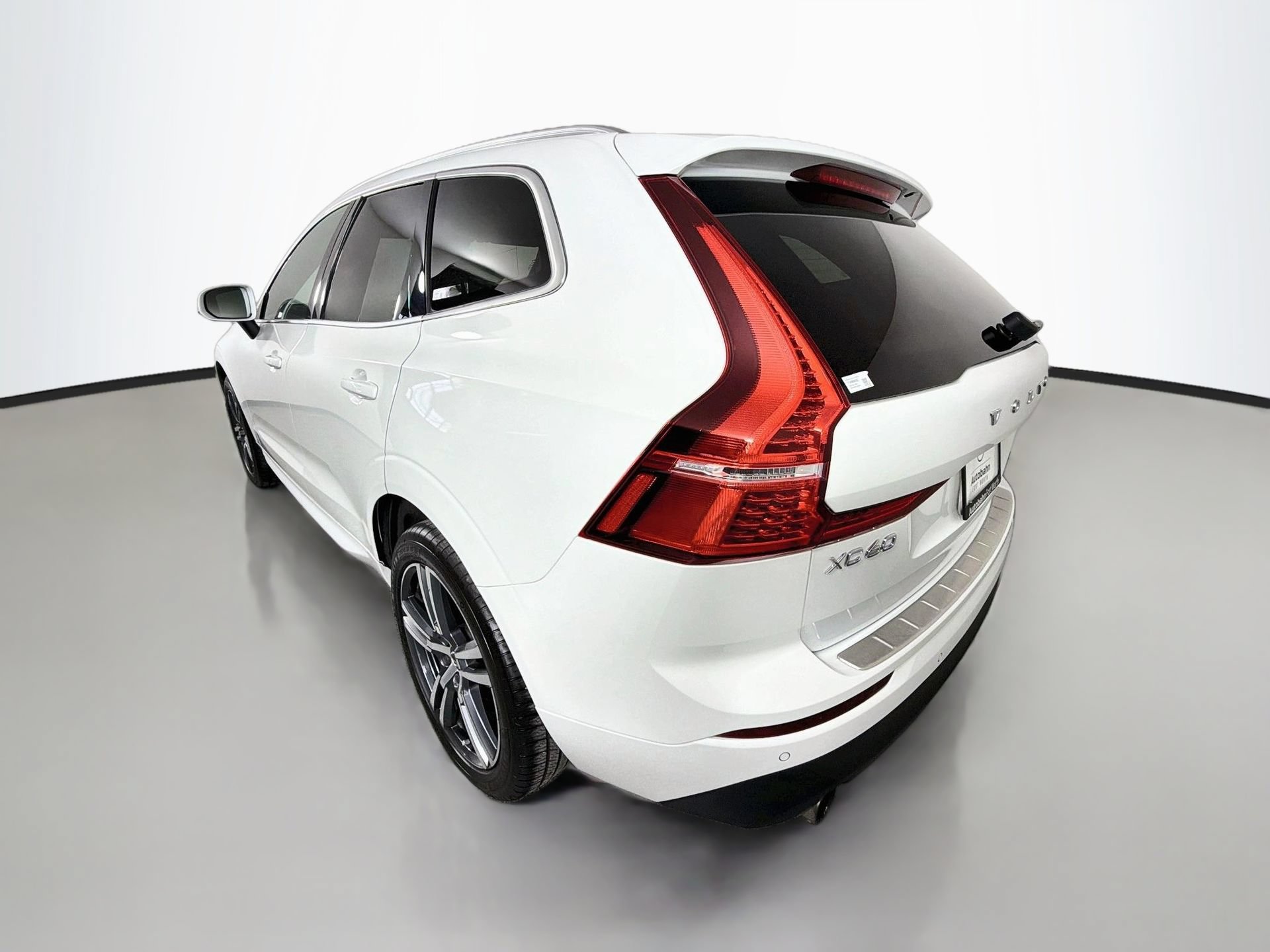 Used 2020 Volvo XC60 T5 Momentum w/ Protection Package Premier AWD/4WD image 8