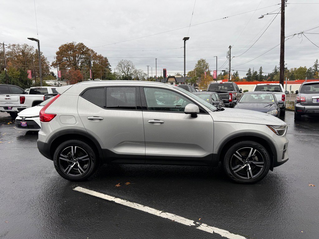 Used 2023 Volvo XC40 B5 Core AWD/4WD image 8