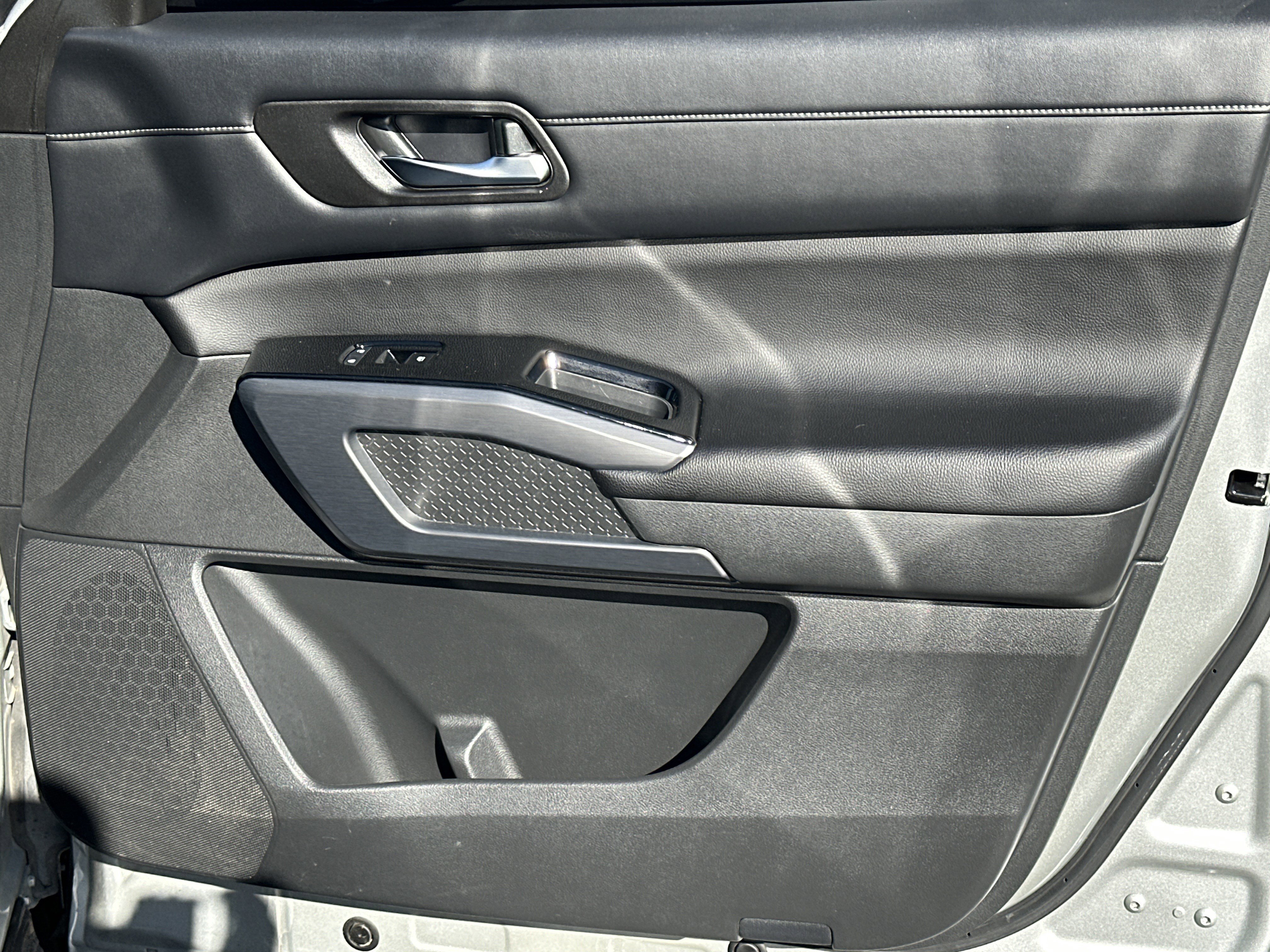 Used 2023 Nissan Pathfinder SL image 15