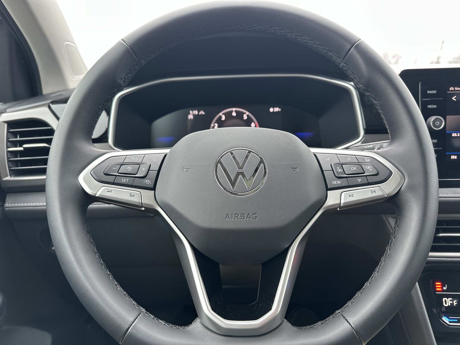 New 2026 Volkswagen Taos SE image 20