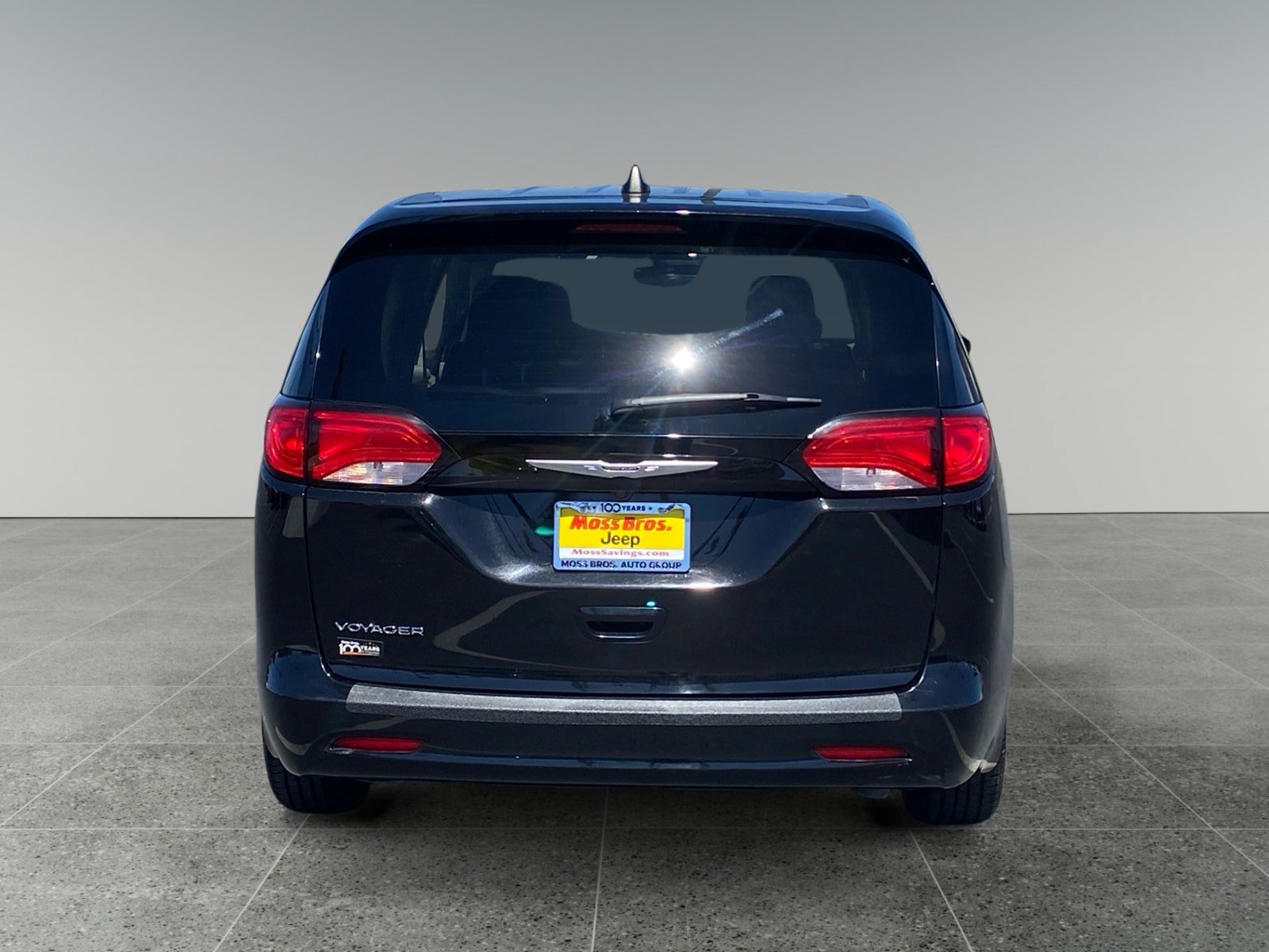 Used 2024 Chrysler Voyager LX FWD image 4