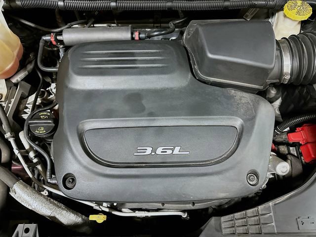 Used 2017 Chrysler Pacifica Touring-L image 32