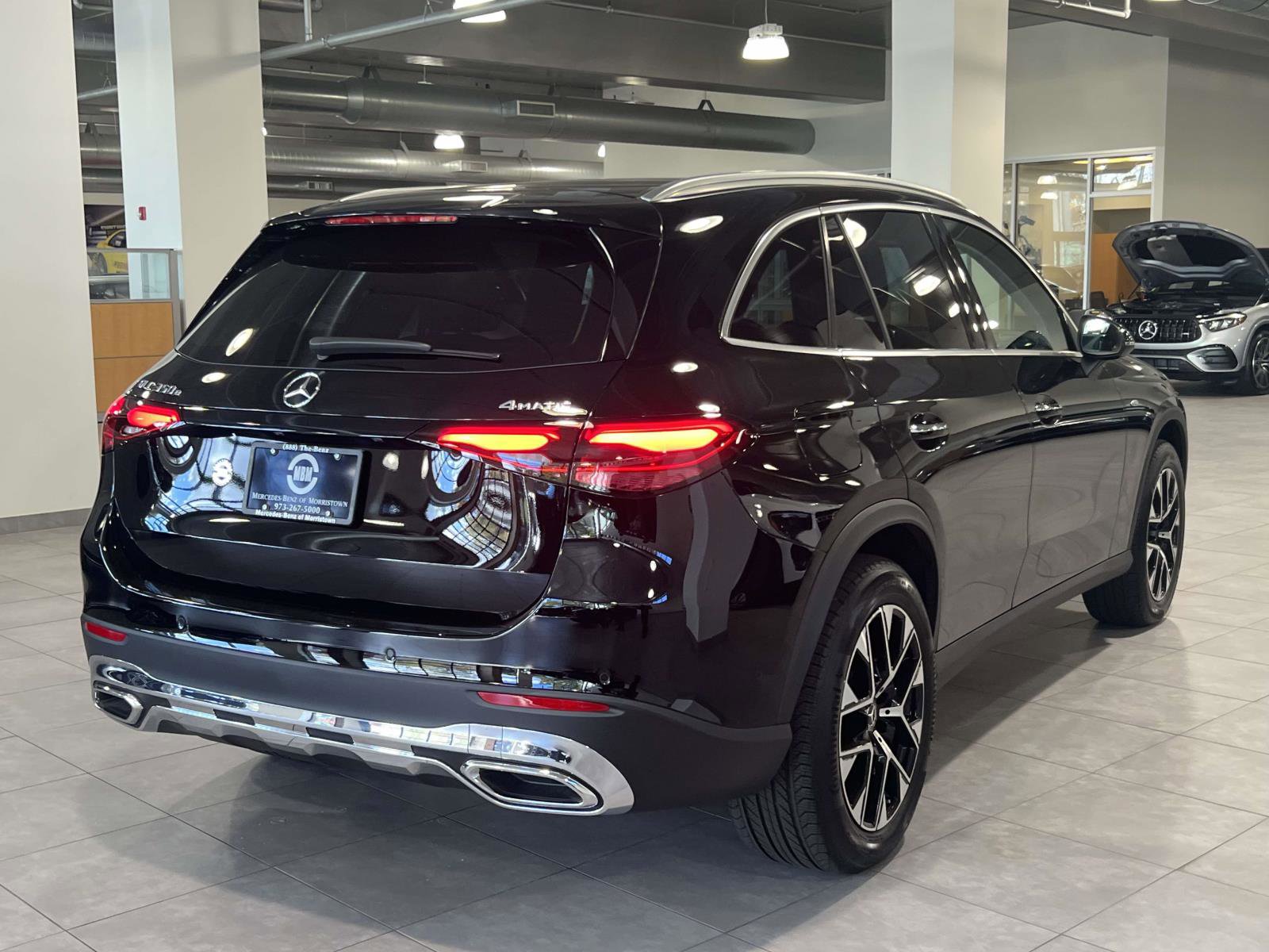 Used 2025 Mercedes-Benz GLC 350e 4MATIC image 3