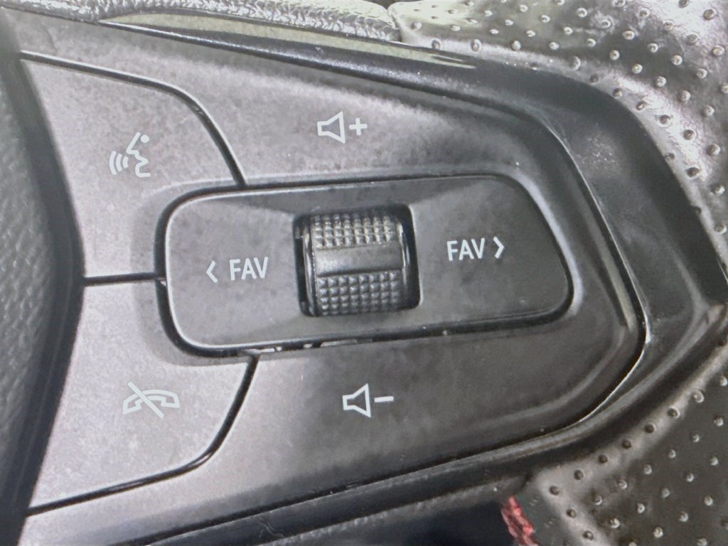 Used 2024 Chevrolet Trax RS FWD image 14
