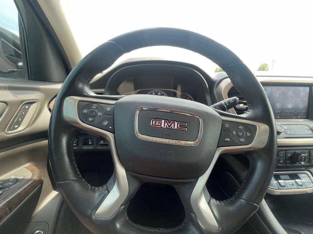 Used 2022 GMC Acadia Denali w/ Denali Ultimate Package FWD image 12