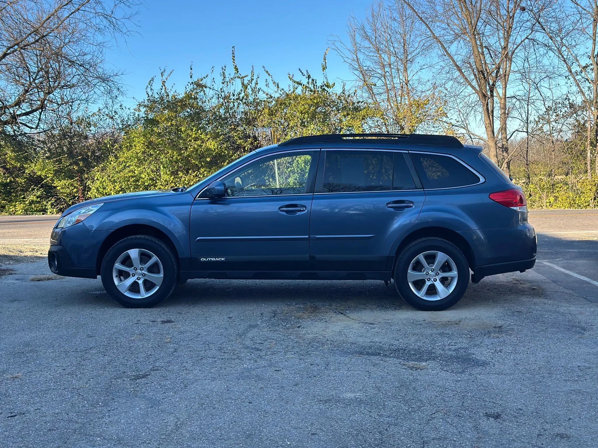 Used 2013 Subaru Outback 3.6R Limited w/ Moonroof Pkg image 5