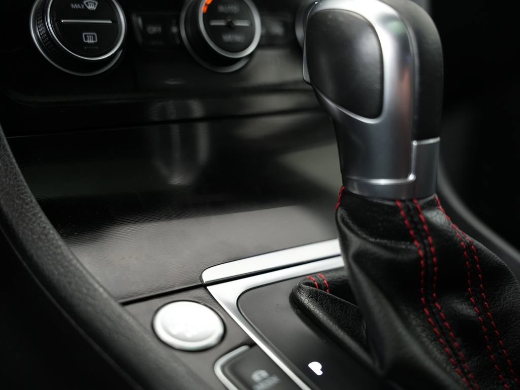 Used 2015 Volkswagen GTI SE FWD image 23