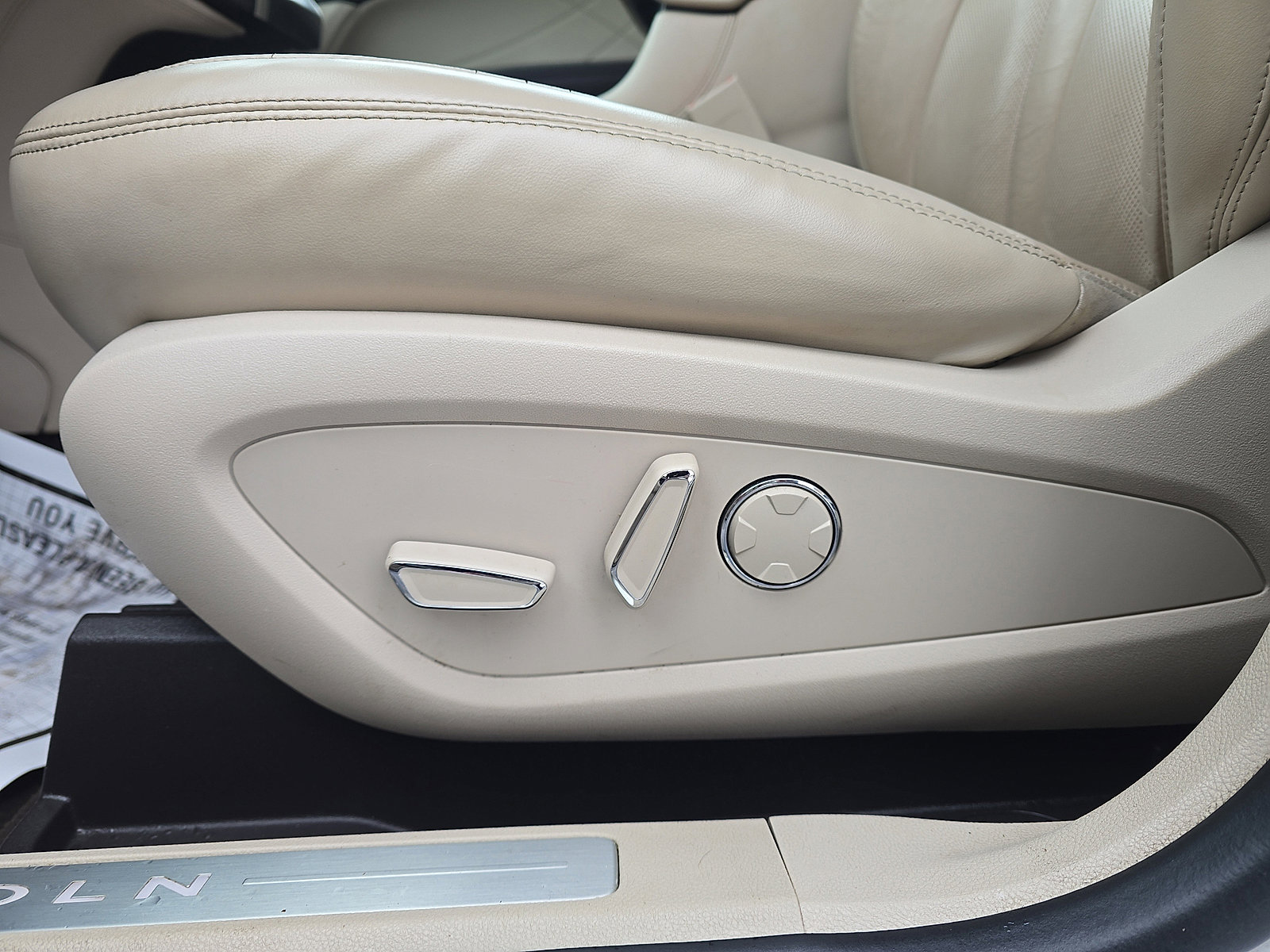 Used 2019 Lincoln MKC Select w/ Select Plus Package image 13