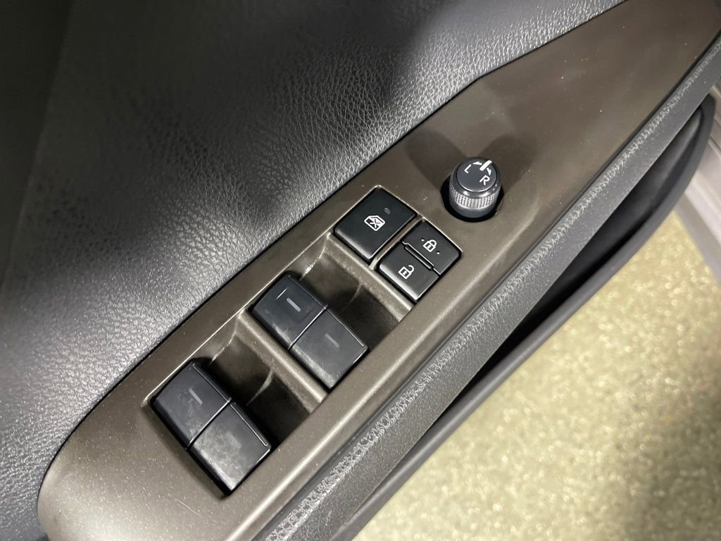 Used 2023 Toyota Camry SE image 16