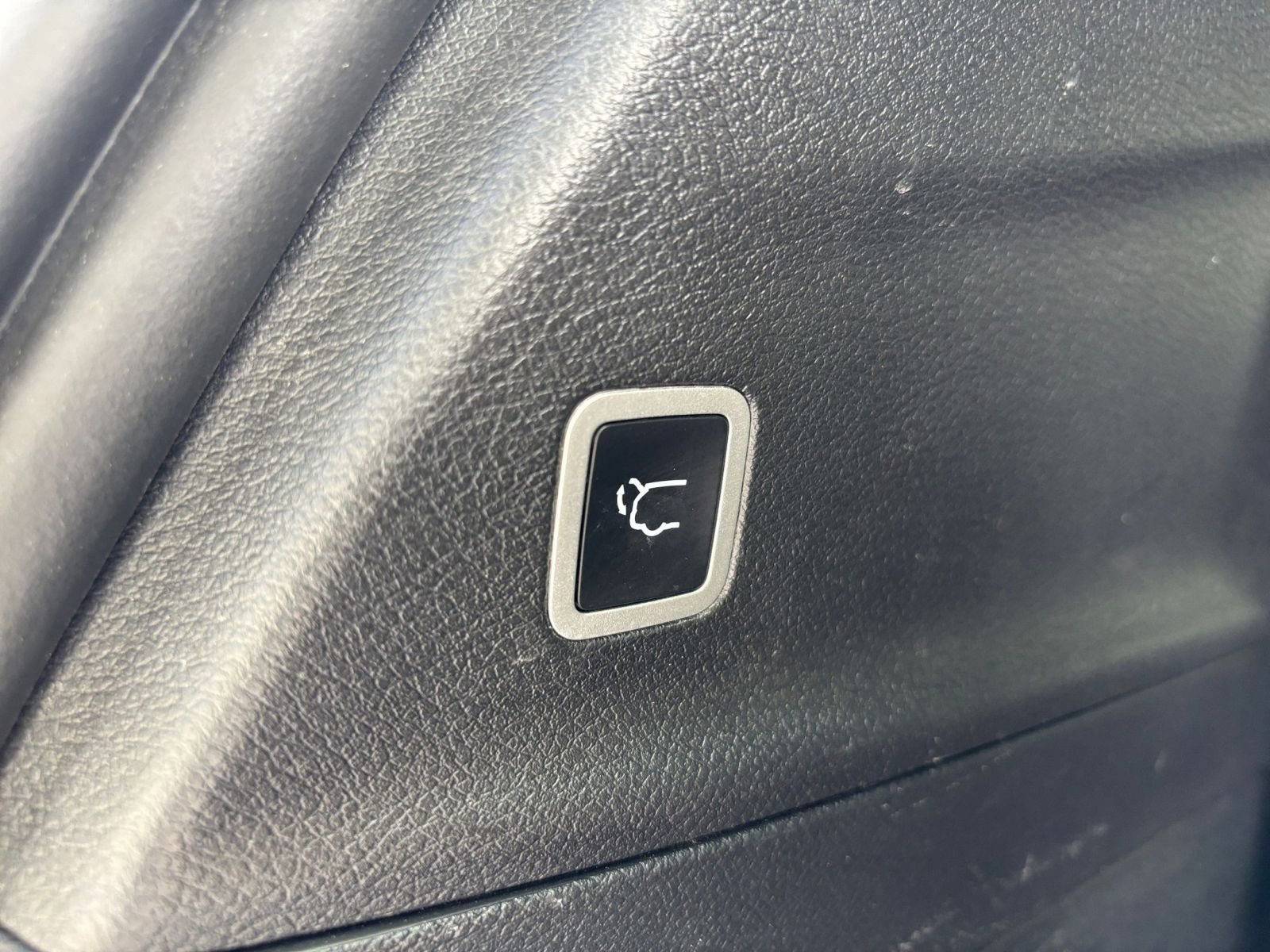 Used 2025 Chrysler Pacifica Limited image 24