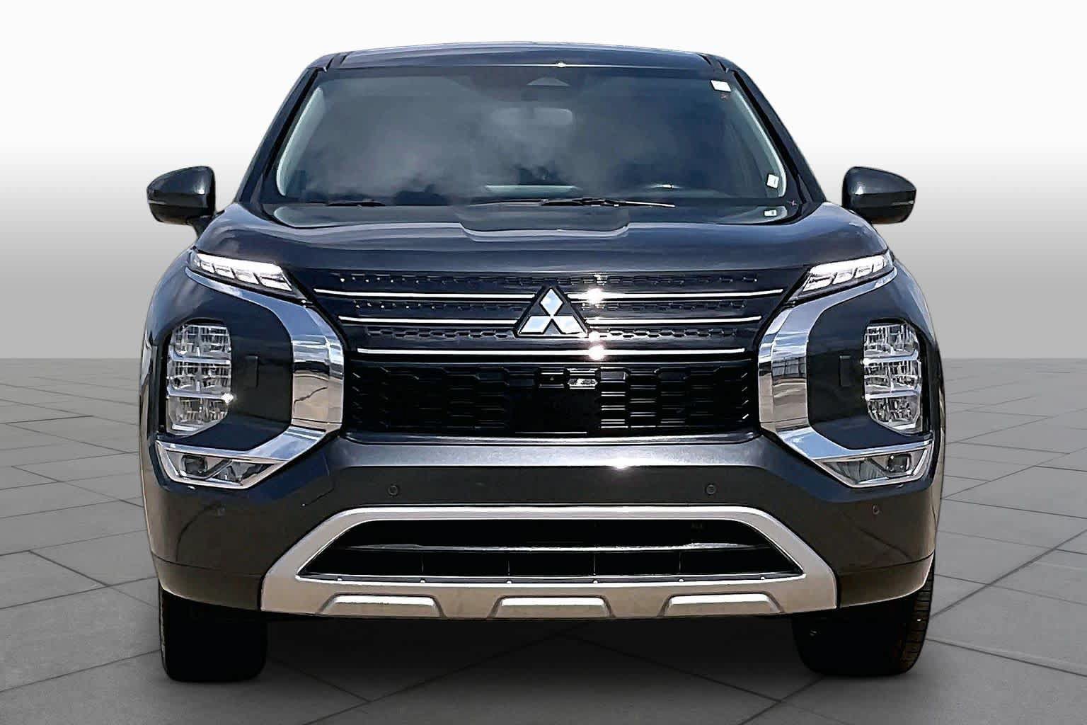 Used 2024 Mitsubishi Outlander SE AWD/4WD image 4