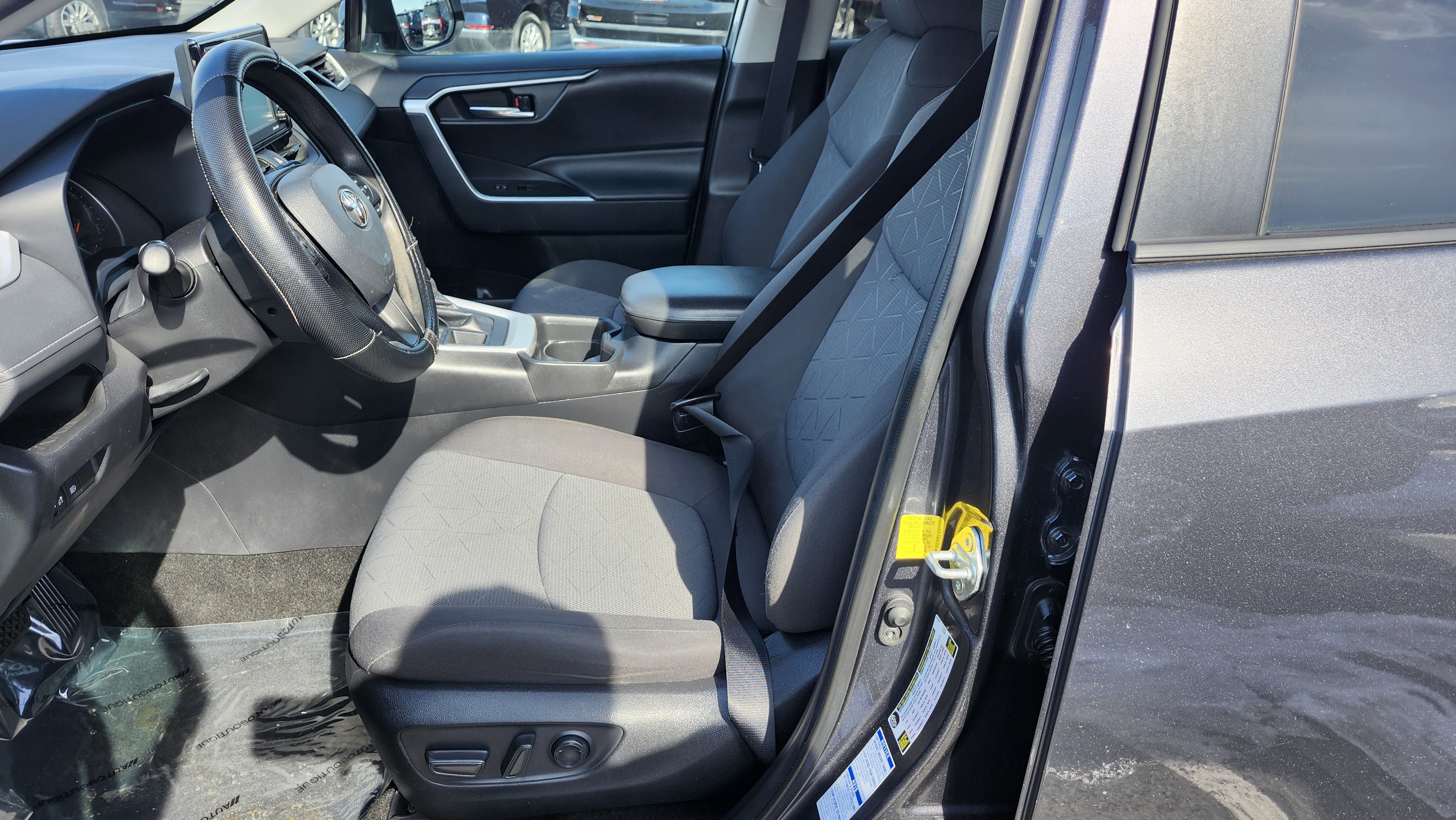 Used 2021 Toyota RAV4 XLE w/ Carpet Mat Package (TMS) image 22