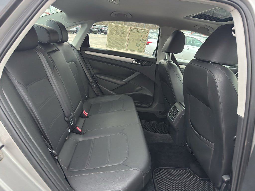 Used 2014 Volkswagen Passat TDI SE image 17