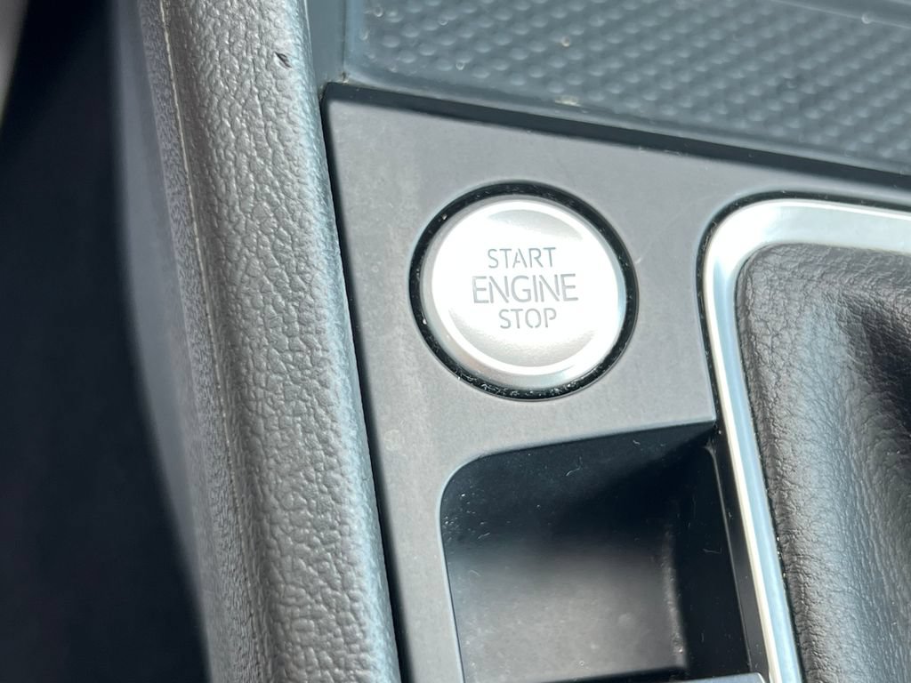 Used 2025 Volkswagen Jetta SE FWD image 26